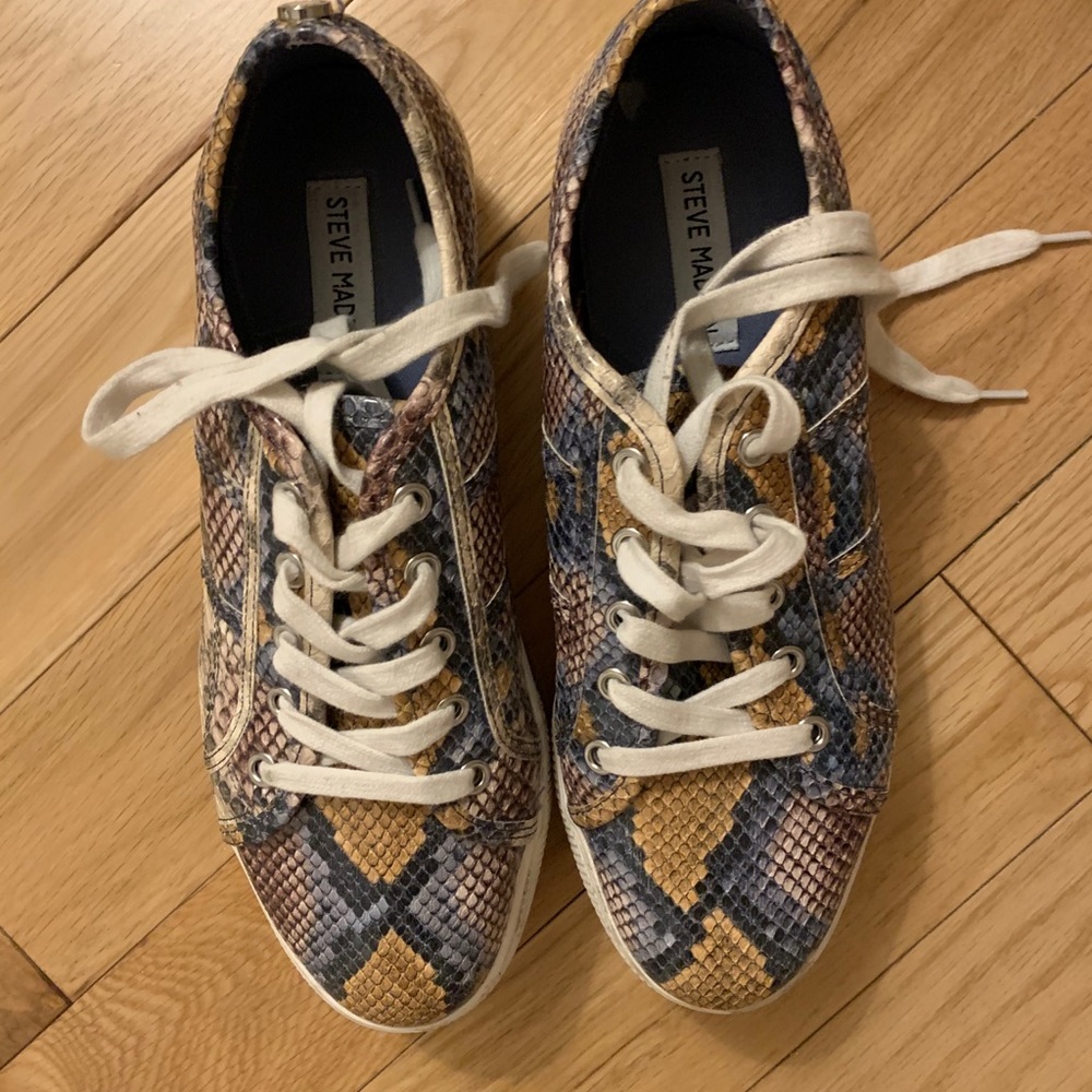 Steve Madden sneakers size 9.5